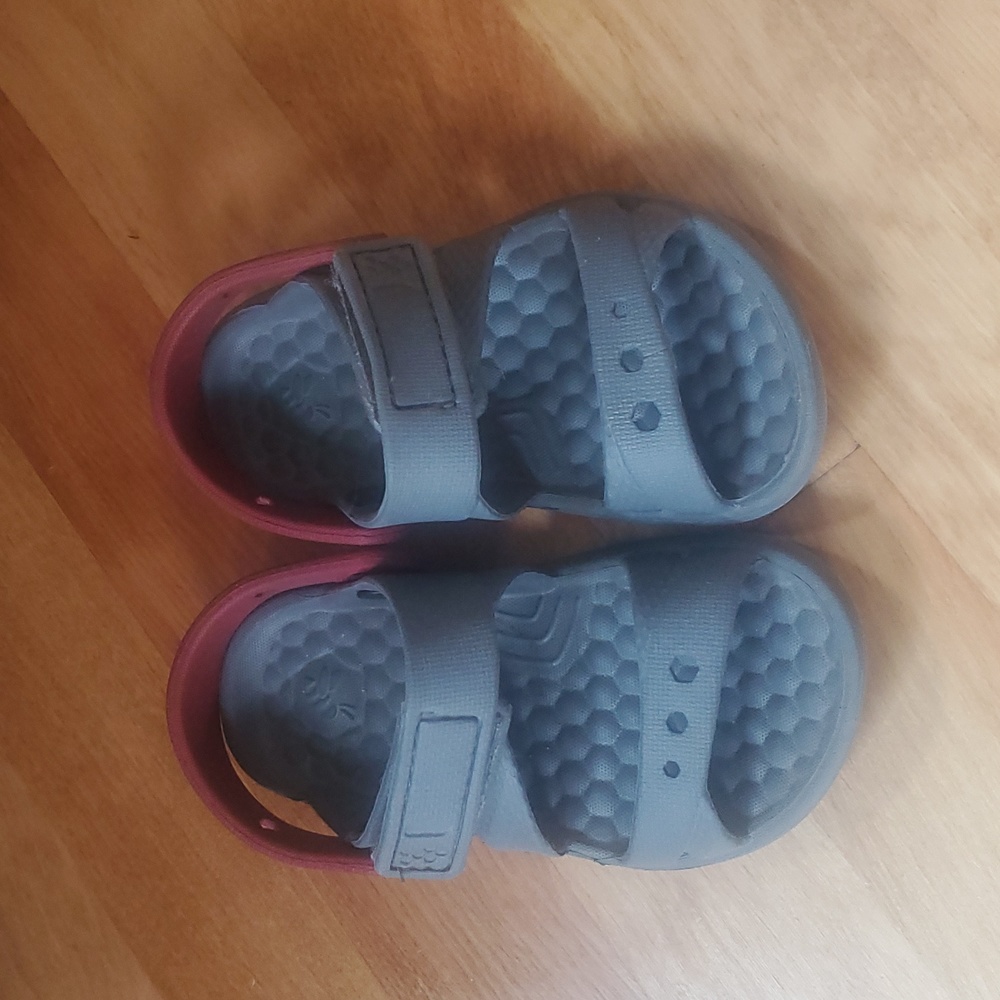 Joybees grey sandals size 6/7